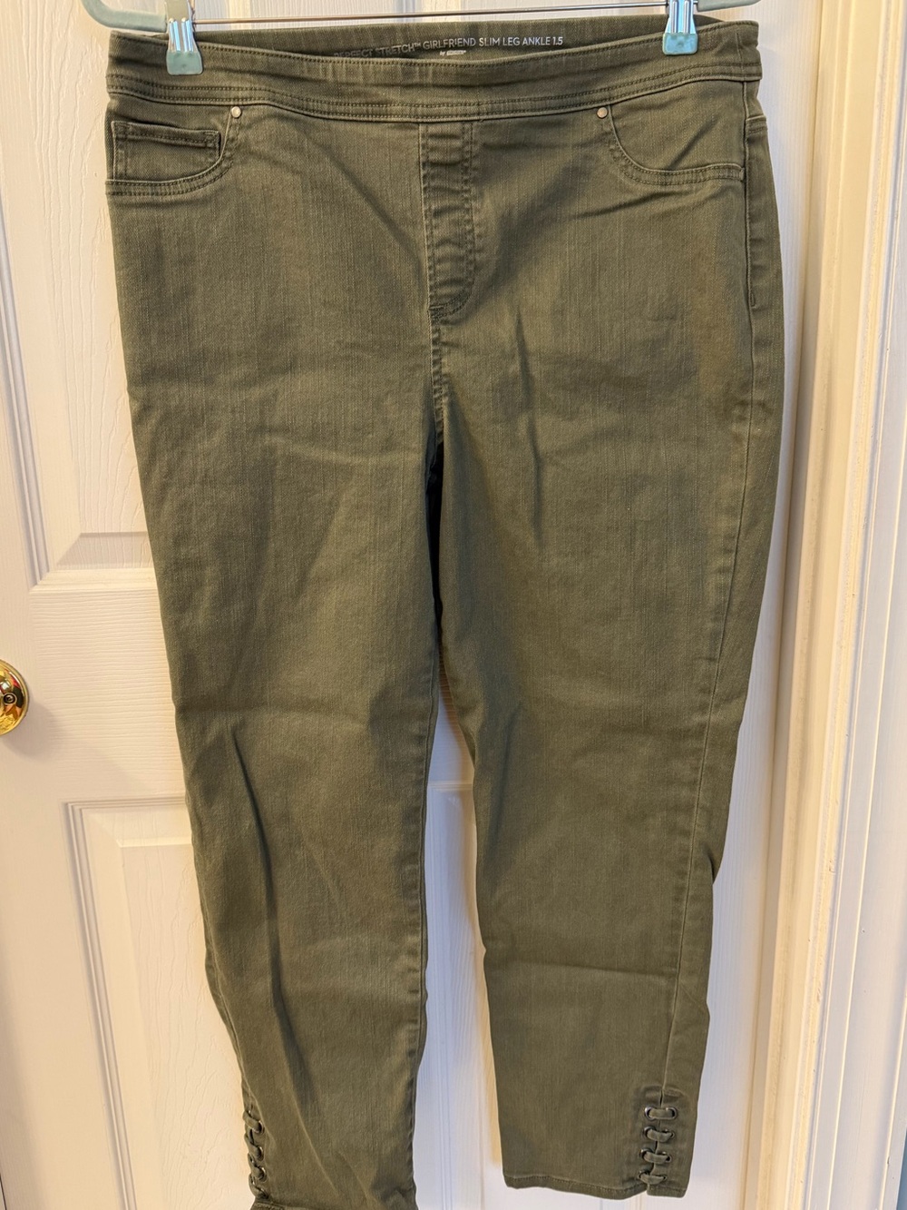 Chicos So Slimming Perfect Stretch Girlfriend Slim Leg Green Jean Ankle Sz M (10